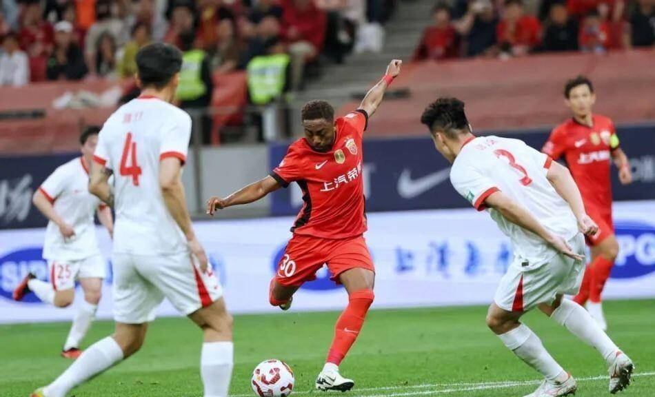 蓝色球衣, 但球员们心, 几乎用一己 蓝色球衣, 但球员们心, 几乎用一己